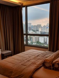 For RentCondoSukhumvit, Asoke, Thonglor : 𝐇 𝐒𝐮𝐤𝐡𝐮𝐦𝐯𝐢𝐭 𝟒𝟑 • 𝟐 𝐁𝐞𝐝 • 𝟔𝟖 𝐒𝐪𝐦. 𝐅𝐮𝐥𝐥𝐲-𝐅𝐮𝐫𝐧𝐢𝐬𝐡𝐞𝐝 𝐰𝐢𝐭𝐡 𝐁𝐚𝐭𝐡𝐭𝐮𝐛 𝐋𝐢𝐧𝐞 𝐈𝐃 : 𝐕𝐚𝐬𝐬𝐢𝐥𝐲