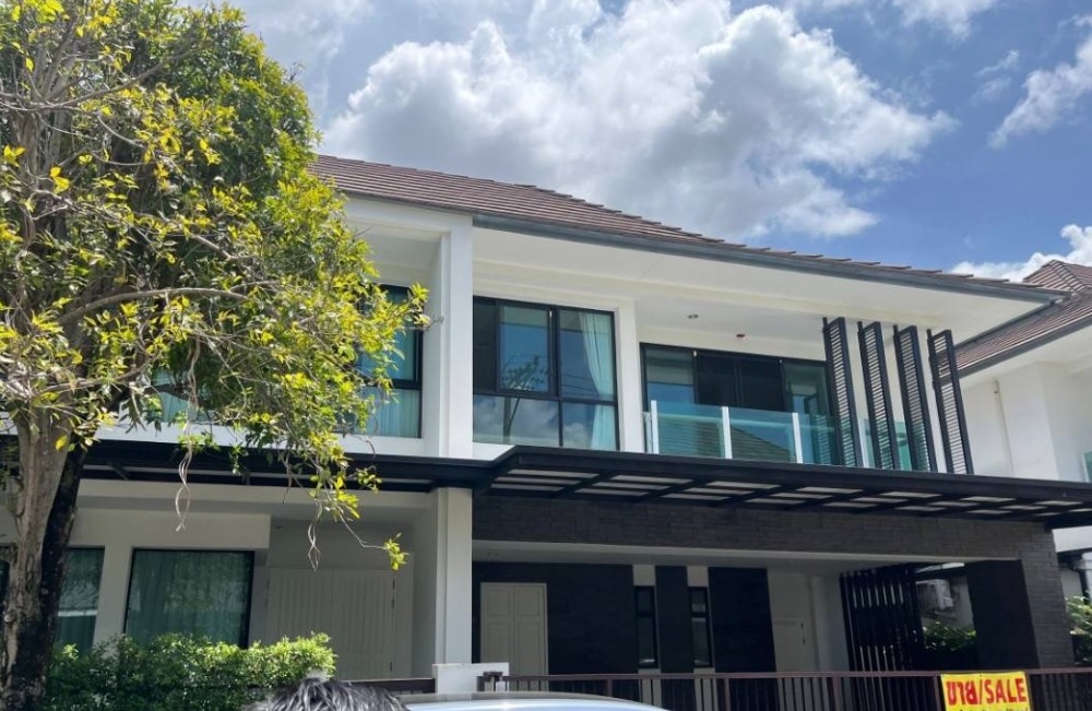 For SaleHouseBangna, Bearing, Lasalle : Luxury house for sale decorated in a modern classic style, comes with a swimming pool, lots of usable space, very comfortable.