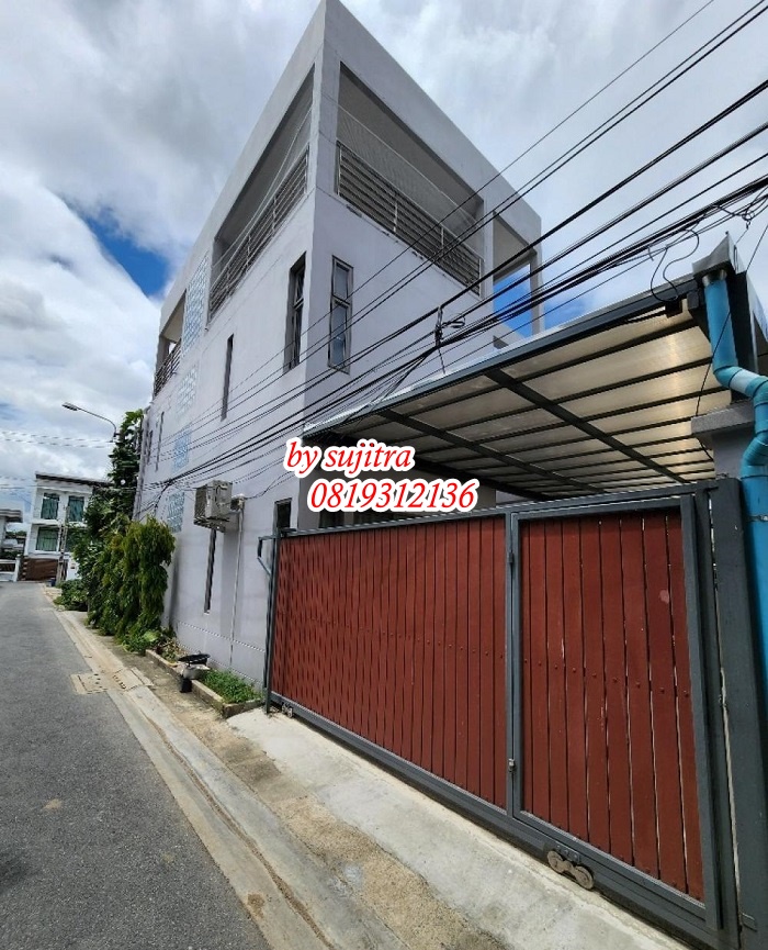 For RentHouseRatchadapisek, Huaikwang, Suttisan : For rent: 3-storey detached house, 30 sq m, new modern style, beautiful, near MRT Ratchada-Sutthisan