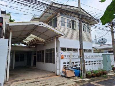 For RentHouseRatchadapisek, Huaikwang, Suttisan : House for rent, RH533, single house, Soi Udomkrati, Sutthisan, 200 sq m., 20 sq m, 2 detached houses