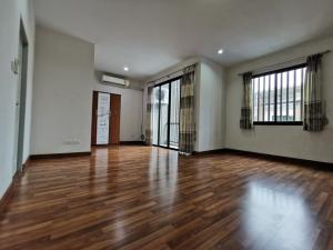 For RentHouseSriracha Laem Chabang Ban Bueng : House for rent, Pattaya, 3 bedrooms, 3 bathrooms, 28.3 sq m, fully furnished