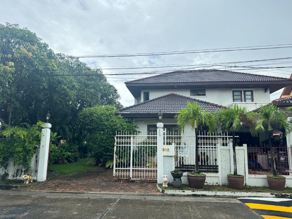 For SaleHousePattanakan, Srinakarin : !!! Single house for sale in the Ekphailin project, on Srinakarin Road, near the Yellow Line, 4 bedrooms, 3 bathrooms, price only 13 million baht***