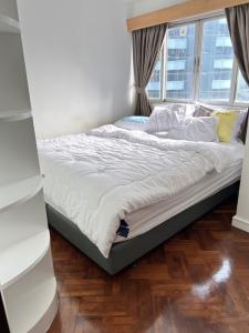 For SaleCondoWitthayu, Chidlom, Langsuan, Ploenchit : For sale! Condo with furniture, Wittayu Complex, city center, 81 sq m. (Wittayu Complex, Pet-friendly)