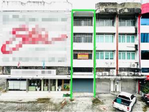 For SaleShophouseRatchadapisek, Huaikwang, Suttisan : Commercial building for sale, 4 and a half floors, Ratchadaphisek Road, Samsen Nok Subdistrict, 270 sq m.