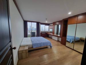 For RentCondoSukhumvit, Asoke, Thonglor : For rent, Supalai Place Condo, Sukhumvit 39, near BTS Phrom Phong