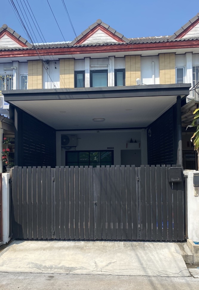 For SaleHouseSamut Prakan,Samrong : The owner of the post sells a house in the Sawasdee Phraeksa project. Selling price: 2,580,000 baht.