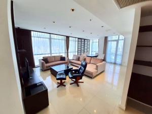 For RentCondoWitthayu, Chidlom, Langsuan, Ploenchit : Athenee Residence: 3+1bed 3bath + maid 215sqm. 3X Floor 160,000/mth Am: 0656199198