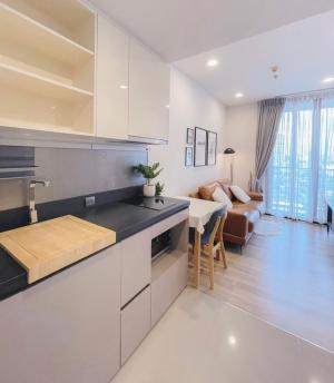 For SaleCondoSukhumvit, Asoke, Thonglor : For sale, owner sells at a loss, Oka haus, north side, pool view, 4.2 million, 16th floor, 35 sq m, layout 1D (with bathtub), free of all transfer fees, 1.2 km from BTS Thonglor, shuttle service to BTS station all day, pool view and Thonglor city view, ve