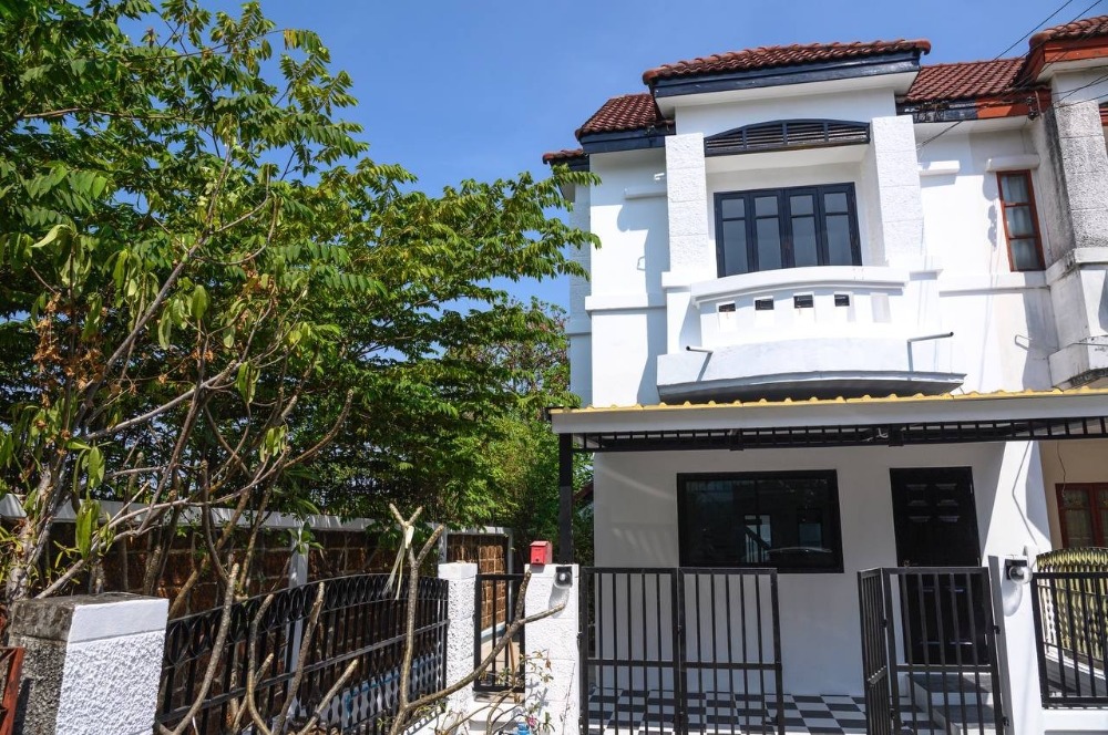 For SaleHouseNawamin, Ramindra : For sale: Townhouse, Busarin Village, Sai Mai, corner house, recently renovated ready to move in