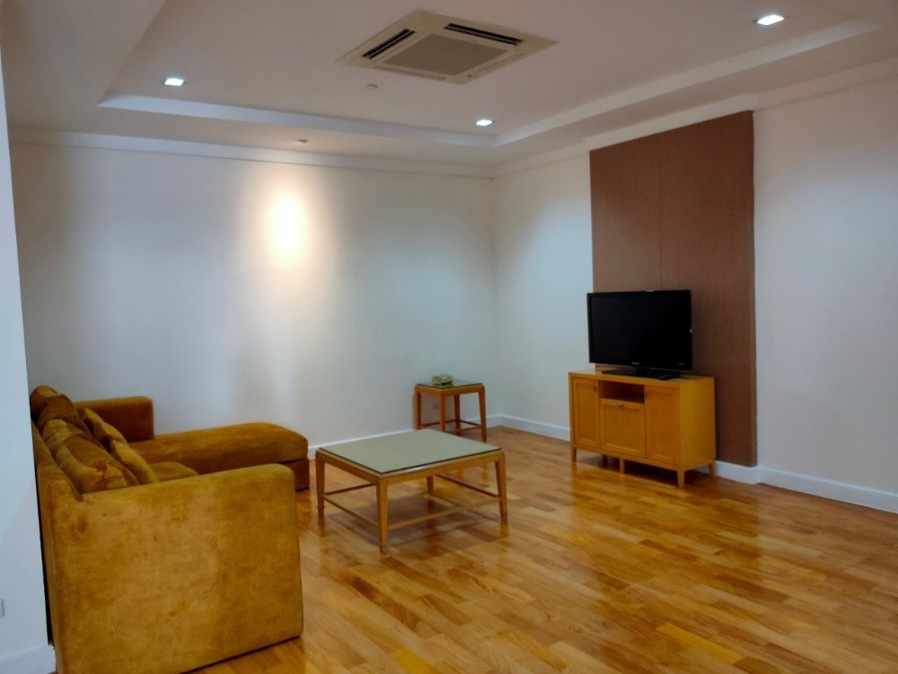 For RentCondoSukhumvit, Asoke, Thonglor : For rent!! Condo 3 bedrooms, 3 bathrooms (split-level room) GM Height Condo: luxury residence (180 sq m.) Sukhumvit 22 near BTS Phrom Phong