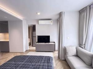 For RentCondoSukhumvit, Asoke, Thonglor : ❤️❤️ Condo for rent, Chapter Thonglor, near BTS Thonglor station (with shuttle bus to BTS Phrom Phong, Thonglor) Interested, line tel 0859114585 ❤️❗️Built-in room, 29 sq m, closed kitchen, 6th floor, Building A ❗️Rental price: 19,000 baht/month (1 year co