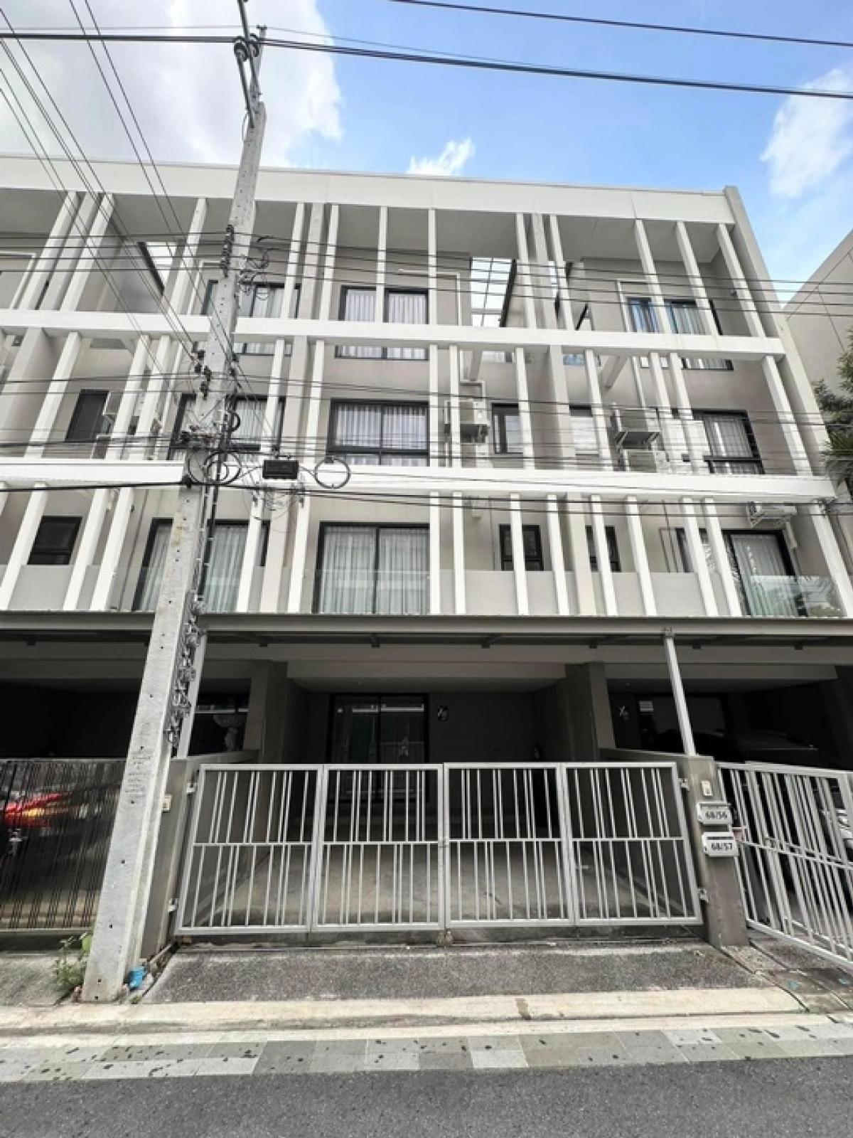 For RentTownhouseBangna, Bearing, Lasalle : For rent ✨Y Residence Sukhumvit 113 ✨35K ready to move in ✅ Empty house, no furniture ✅Townhome 4 Storey / Home office, can register a company 🐶 Pets allowed 💗