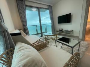 ให้เช่าคอนโดพัทยา บางแสน ชลบุรี สัตหีบ : Condo for rent The Riviera Monaco เดอะ ริเวียร่า โมนาโค 1 Bed corner room (S03-1888)