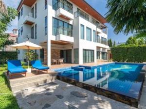 For RentHousePattanakan, Srinakarin : For rent: 3-storey mansion with large swimming pool, area 200 square meters, 6 bedrooms, 8 bathrooms, air conditioning, furniture, Rama 9 Road, Motorway, rental price 350,000 baht/month