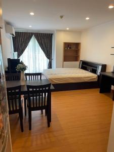 For RentCondoSathorn, Narathiwat : New room, never rented, just renovated, 1 bedroom, 1 bathroom for rent, Siri Sathorn Yen Akat house