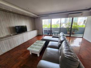 For RentCondoSukhumvit, Asoke, Thonglor : Premier Sukhumvit 24 for rent 203sqm 4beds 3baths 70,000 per month