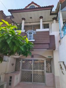 For SaleTownhouseMin Buri, Romklao : Townhouse for sale, Poonsin 1, Soi Kaha Romklao, good location at the beginning of the alley, cheap price