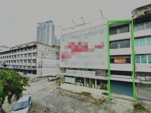 For SaleShophouseRatchadapisek, Huaikwang, Suttisan : Commercial building for sale, 4 and a half floors, Ratchadaphisek Road, Samsen Nok Subdistrict, Huai Khwang District, Bangkok, on Ratchadaphisek Road, price 16.5 million