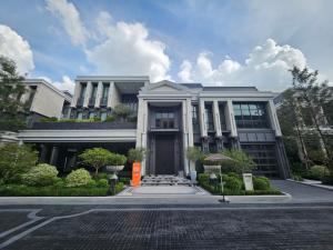 For SaleHousePattanakan, Srinakarin : Luxury house Connoisseur Phatthanakan, size 6 bedrooms, 7 bathrooms, 137 sq.w. DBH-9-D054