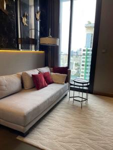 ให้เช่าคอนโดพระราม 9 เพชรบุรีตัดใหม่ RCA : LTHC10864–THE ESSE at SINGHA COMPLEX FOR RENT 1 beds 1 baths size 48 Sq.m. Near MRT Petchaburi Station ONLY 42k/month