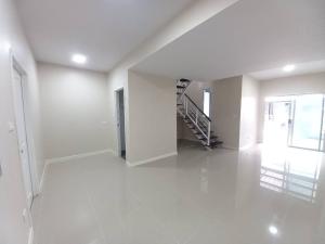 For SaleTownhouseSamut Prakan,Samrong : K-5913 Urgent sale! Pruksa 87/2 Srinakarin Bangna empty house