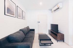 For RentCondoPinklao, Charansanitwong : 🏙️Condo for rent Life Pinklao 🚝Next to MRT Bang Yi Khan Line OA: @ladysai