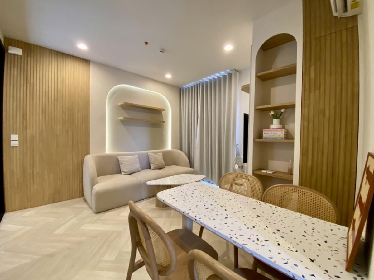 For RentCondoSukhumvit, Asoke, Thonglor : ✨❤️XT Ekkamai 2 bedrooms, 2 bathrooms, corner room, the widest room, 3-sided view, very beautifully decorated room, complete furniture, electrical appliances, ready to move in, good location on Ekkamai Road, near Thonglor Soi, delicious restaurants around