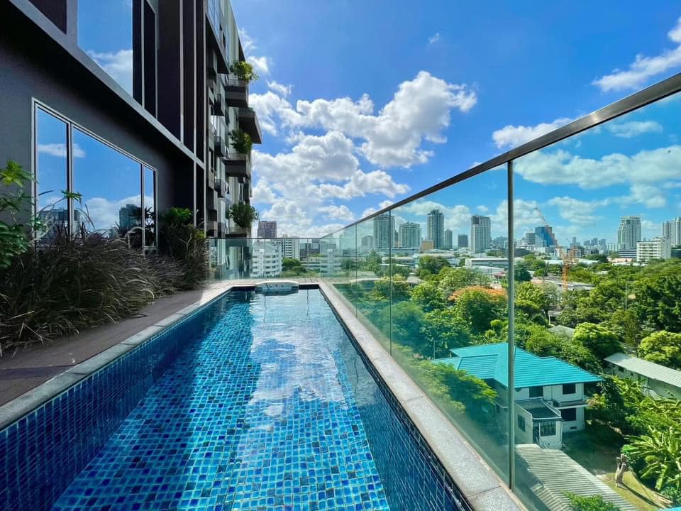 For SaleCondoSukhumvit, Asoke, Thonglor : Honest luxury condo with private pool in the room, pets allowed.