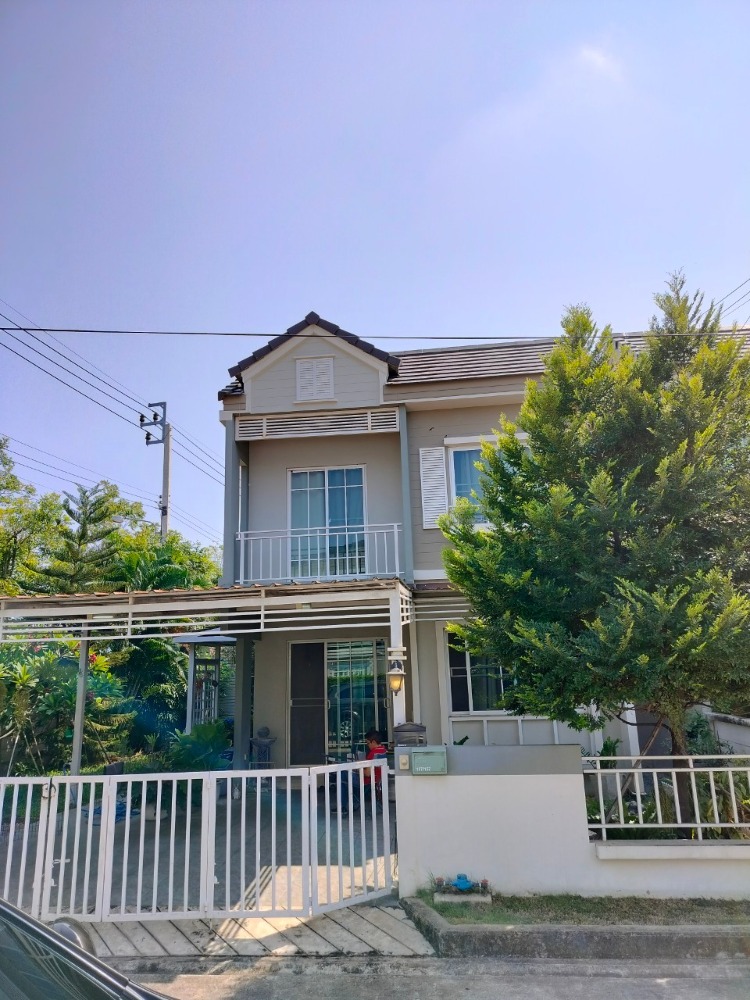 For SaleHouseSamut Prakan,Samrong : For sale: 2-storey townhouse, corner house, The Village Bangna - Wongwaen 2 housing estate (50.3 sq m), Bang Phli, Samut Prakan