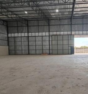 For RentWarehousePathum Thani,Rangsit, Thammasat : Lam Luk Ka Khlong 5 warehouse, along the motorway, 800 sq m = 75,000 baht