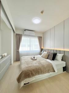 For SaleCondoOnnut, Udomsuk : Condo for sale A space Sukhumvit 77, newly decorated room, swimming pool view, size 35 sq m. (1 bedroom, 1 bathroom, 1 living room, separate room)