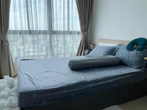 For RentCondoOnnut, Udomsuk : 🎊🍒FOR RENT>> Elio Del Nest>> Corner room, 22nd floor, pool view in front of the room, fully furnished with electrical appliances, opposite Mackro #LV-MO544