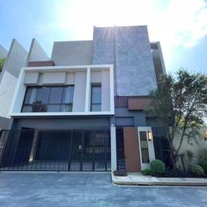 For RentHousePattanakan, Srinakarin : For rent: Bugaan krungthep kreetha, 3-storey detached house, modern luxury, with elevator, swimming pool view, ready to move in. BuGaan Krungthep Kreetha