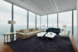 ขายคอนโดสาทร นราธิวาส : The Ritz Carlton Sky Residences Penthouse 
with 3 Terraces