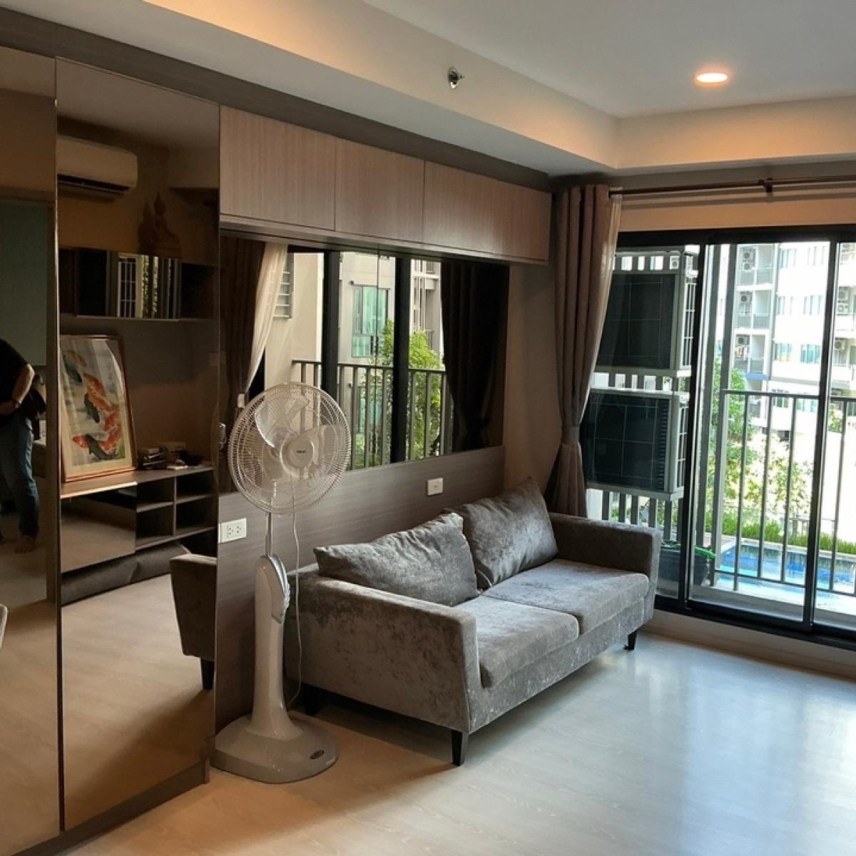 For SaleCondoVipawadee, Don Mueang, Lak Si : Condo for sale, 2 bedrooms, 2 bathrooms, 3 air conditioners, with luxury built-in furniture, swimming pool view, 6th floor, Knightsbridge Interchange Phahonyothin, a condo that meets the needs of the new generation, Line ID kruyarr