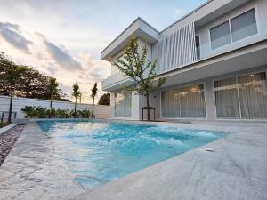 For SaleHouseChiang Mai : Modern luxury pool villa, Chiang Mai