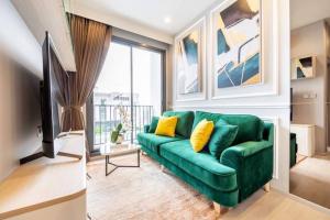 ขายคอนโดสุขุมวิท อโศก ทองหล่อ : 📢👇Sell with tenant til 28 Feb 25
Living with your pet in prime area Thonglor, near Donki mall, fully furnished, nice modern decoration, corner unit, long balcony, face south.