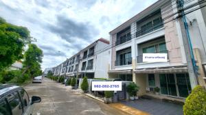 For SaleTownhousePattanakan, Srinakarin : 20 sq m, 3 bedrooms, 3 bathrooms, North direction, 3-storey townhouse, Baan Klang Muang S-Sense Srinakarin