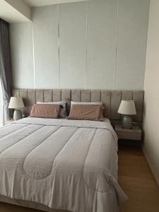 For RentCondoWitthayu, Chidlom, Langsuan, Ploenchit : First floor, bedroom, beautifully decorated, ready to move in