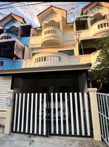 For RentTownhousePathum Thani,Rangsit, Thammasat : #Townhouse for rent, Pornthawiwat Village 1, Rangsit-Khlong Luang, Khlong 1, 4 bedrooms, 3 bathrooms, 3 floors, parking for 1 car, rental price 15,000 / month #including common area