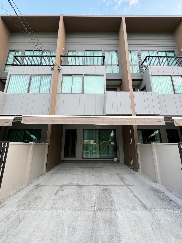 For RentTownhouseMin Buri, Romklao : New townhouse for rent, Baan Klang Muang, Rama 9 - Krungthep Kreetha, near Paseo Ramkhamhaeng, Brighton College, Wellington College