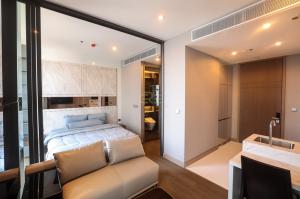 ให้เช่าคอนโดพระราม 9 เพชรบุรีตัดใหม่ RCA : The Esse at Singha Complex - High Floor 1 Bed Unit for Rent!