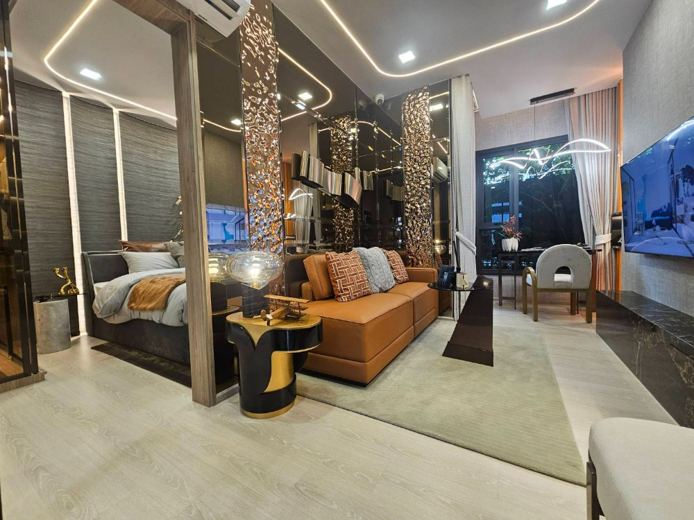 For SaleCondoWongwianyai, Charoennakor : Super Good Deal River View!!! 1 Bed 1 Life Charoennakhon-Sathorn close to Icon Siam and BTS Krung Thonburi Station… Contact : Nok  081-245-7349 OR Line ID : nokki3z