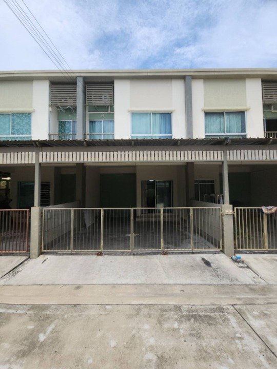 For RentTownhouseNawamin, Ramindra : Townhouse for rent, Lumpini Townville Phetkasem - Watcharapol, near Or-Ngern Market, only 4 minutes.