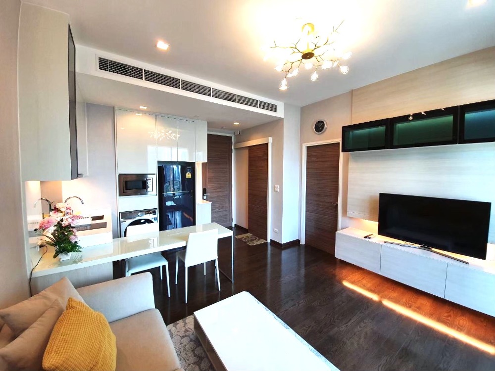 For SaleCondoRama9, Petchburi, RCA : Urgent! Price reduced by hundreds of thousands!!! Condo in the heart of the city, Q Asoke (Q Asoke), 1 bedroom, 1 bathroom, area 45 sq m., 21st floor, beautifully decorated, fully furnished, great value, great location, next to the MRT Phetchaburi station