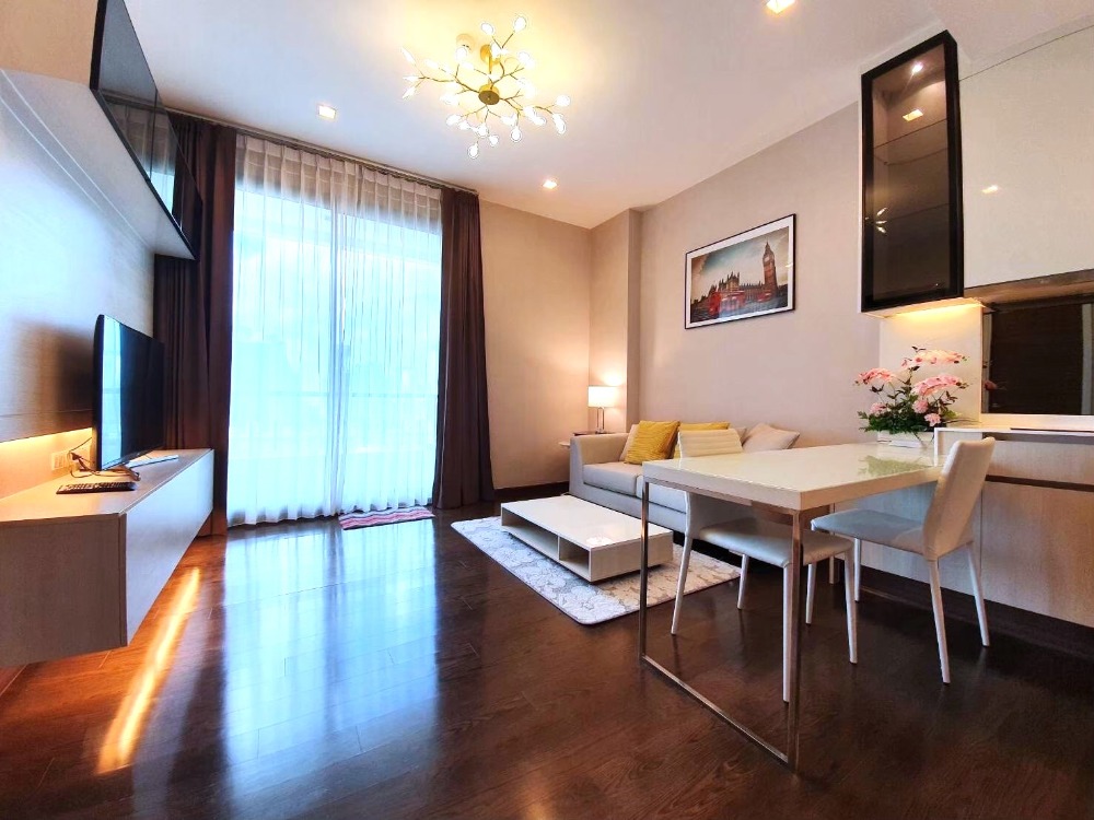 For SaleCondoRama9, Petchburi, RCA : Urgent sale!! Luxury condo in the heart of the city Q Asoke (Q Asoke) 1 bedroom, 1 bathroom, price reduced by hundreds of thousands!!! Area 45 sq m., 21st floor, beautifully decorated, fully furnished, great value, great location, next to the MRT Phetchab