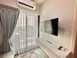 For RentCondoPattanakan, Srinakarin : Condo for rent Rich Park @ Triple Station (pool view) size 30 sq m., 1 bedroom / 1 bathroom, 37th floor