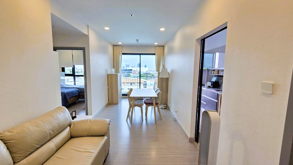 For SaleCondoThaphra, Talat Phlu, Wutthakat : **New Condo! Excellent Location! Chill Atmosphere! Pool View! Condo for Sale with Tenant!! Supalai Lite Thaphra - Wongwian Yai, 62 sq.m., 2 Bedrooms, Near Phetkasem Road, Close to Wongwian Yai and MRT Thaphra**