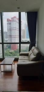 For RentCondoRatchathewi,Phayathai : For rent, luxury condo near Siam, Wish Signature Midtown Siam, 1 bed, 1 bath, high floor, open view, 1 station away from Siam, convenient transportation, 350 meters from BTS, cheap price like this, there is only one room.