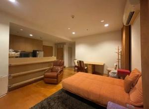 For SaleCondoRatchathewi,Phayathai : Urgent sale, condo in the city center, Villa Rachatewi (Villa Ratchathewi), 2 bedrooms, 2 bathrooms, 94 sq m, high floor, open view, room for sale with furniture, this price is the final payment, no additional charges.